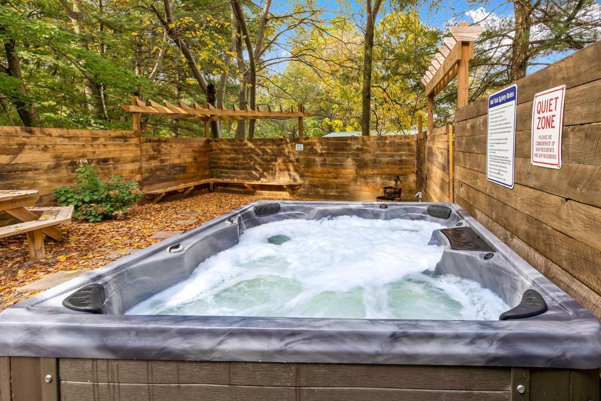 5 Bd W Hottub - Mins To Hunting Hiking & Fishing Apartment New Providence Exterior photo